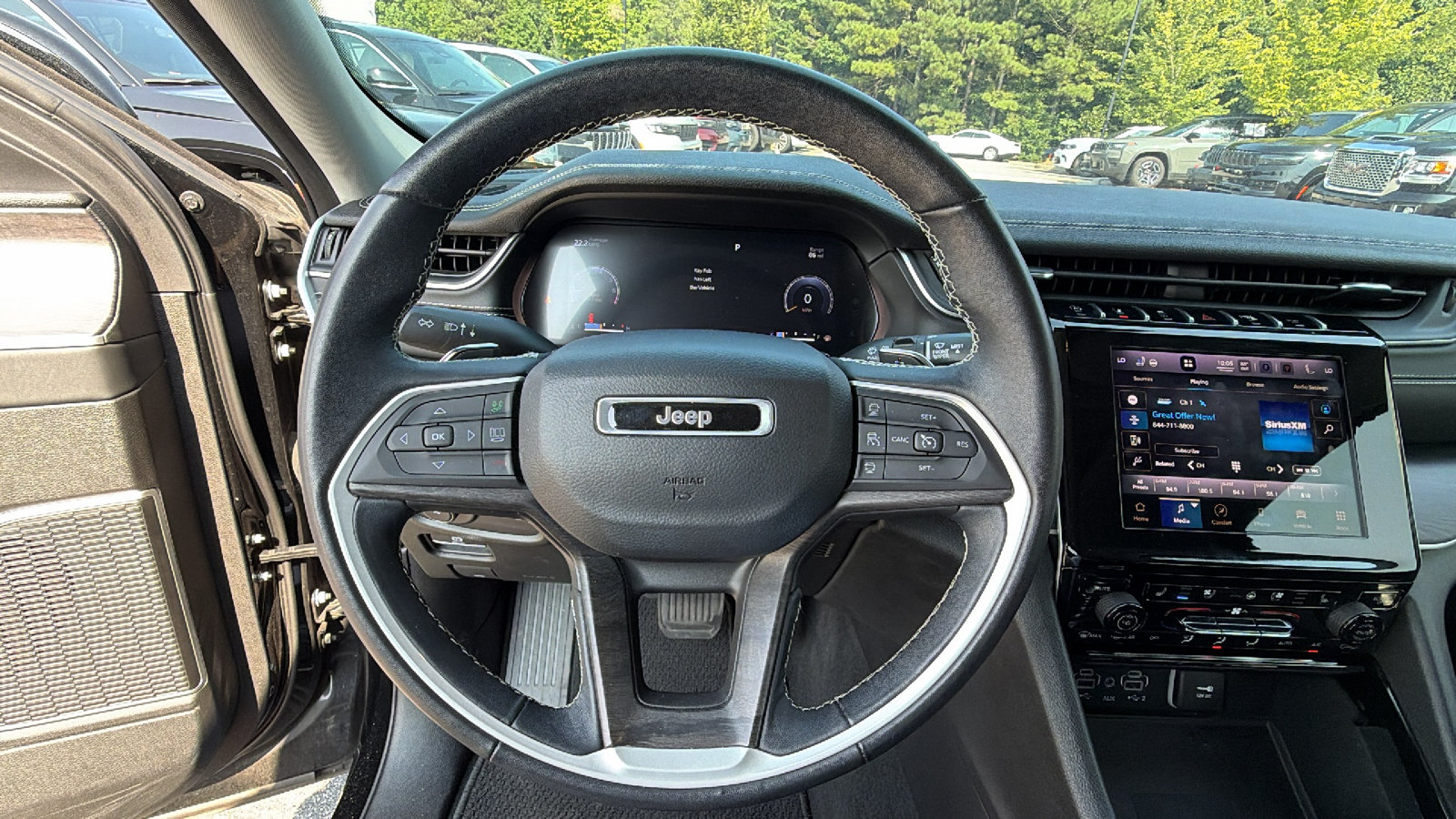Used 2022 Jeep Grand Cherokee Limited w/ Luxury Tech Group II RWD image 27