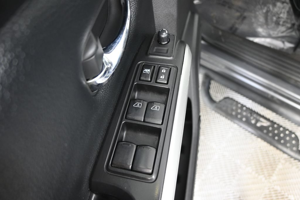 Used 2021 Nissan Titan SV w/ SV Convenience Package AWD/4WD image 19