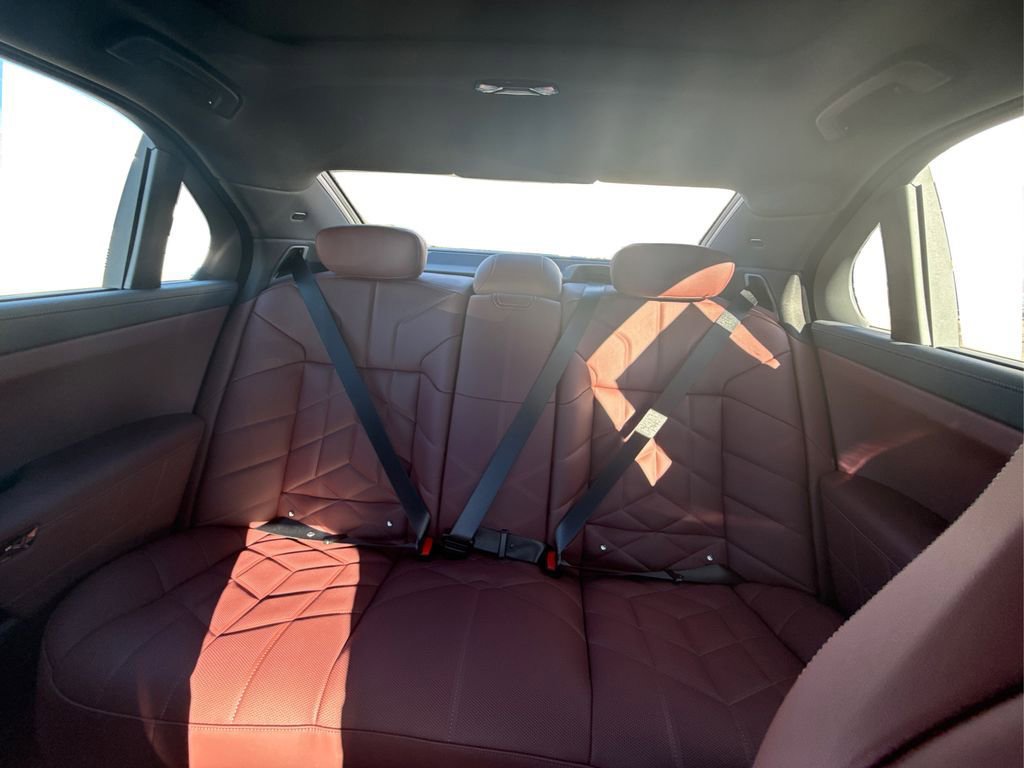 New 2026 BMW 740i image 19