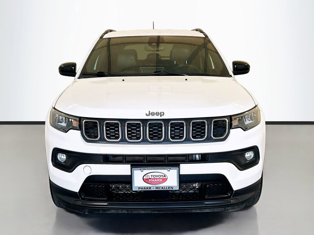 Used 2025 Jeep Compass Latitude image 2