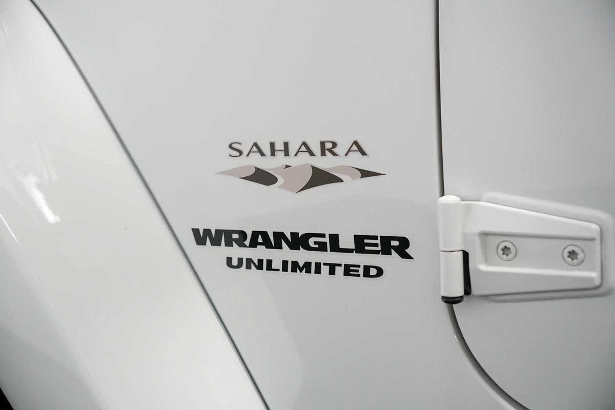 Used 2017 Jeep Wrangler Unlimited Sahara w/ Connectivity Group AWD/4WD image 12