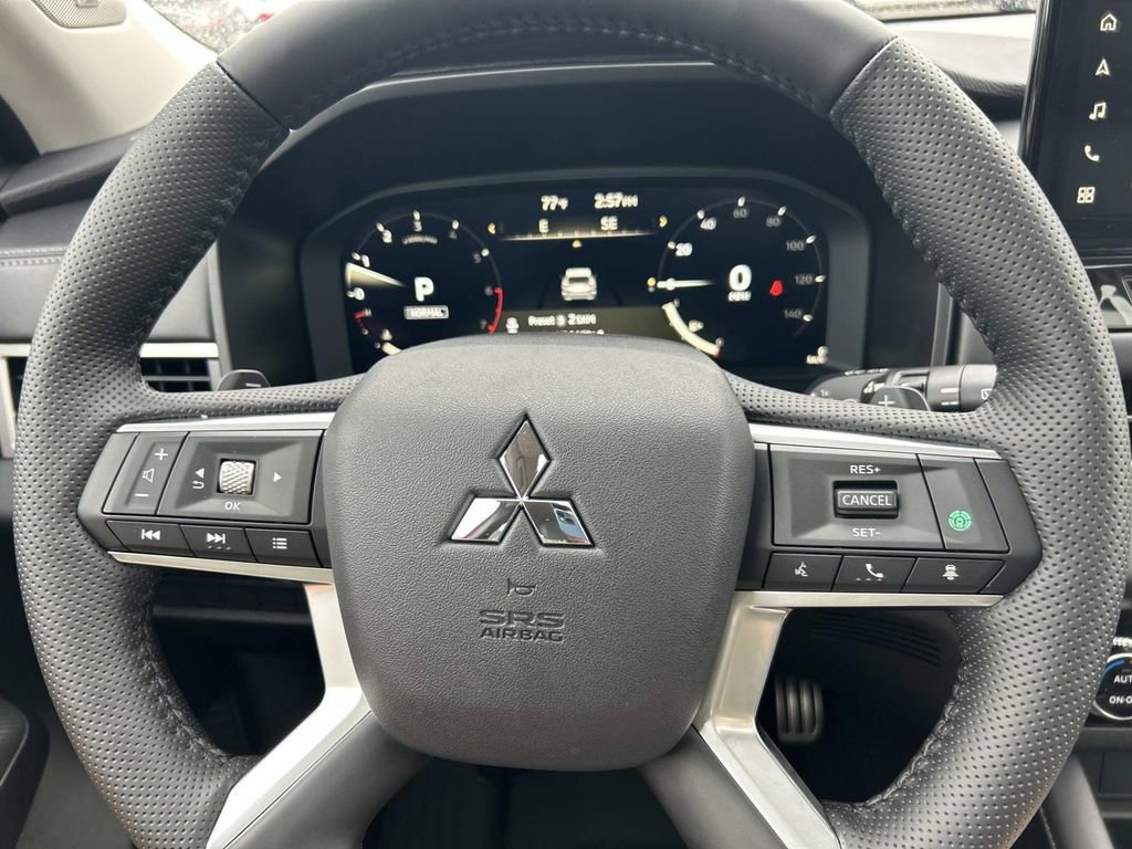 New 2025 Mitsubishi Outlander SEL image 30