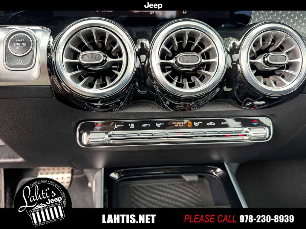 Used 2024 Mercedes-Benz GLB 35 AMG 4MATIC image 28