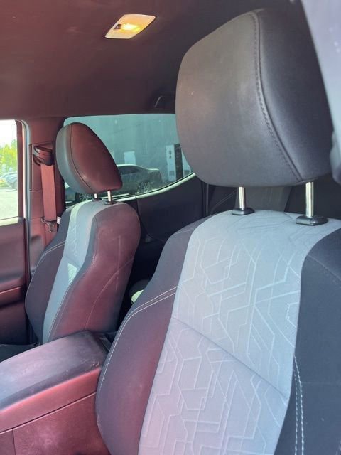 Used 2021 Toyota Tacoma TRD Off-Road w/ Technology Package AWD/4WD image 9