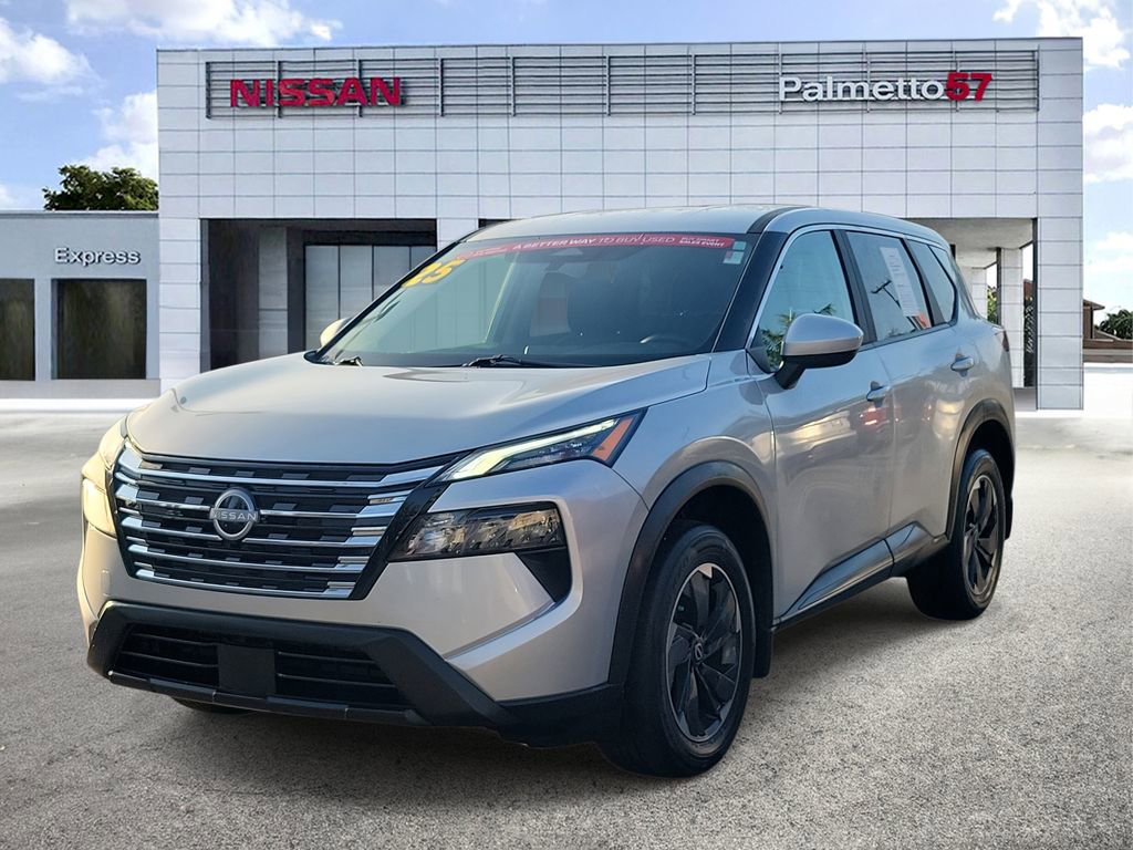 Certified 2025 Nissan Rogue SV FWD image 3