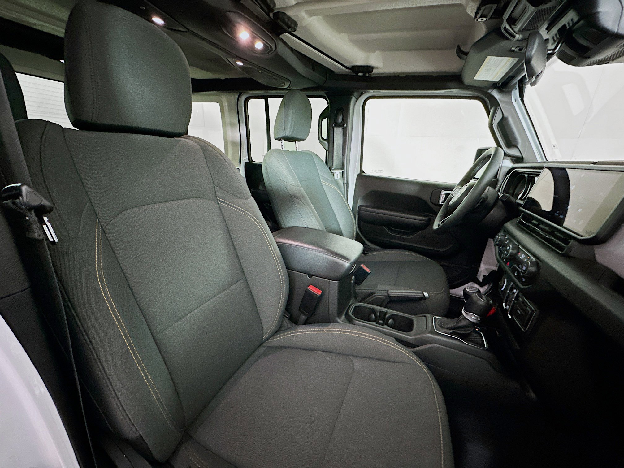 Used 2025 Jeep Wrangler Sport S image 29