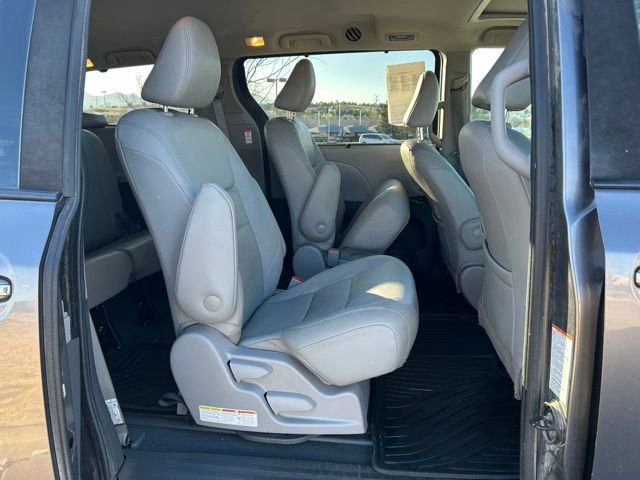 Used 2020 Toyota Sienna XLE w/ XLE Navigation Package AWD/4WD image 25