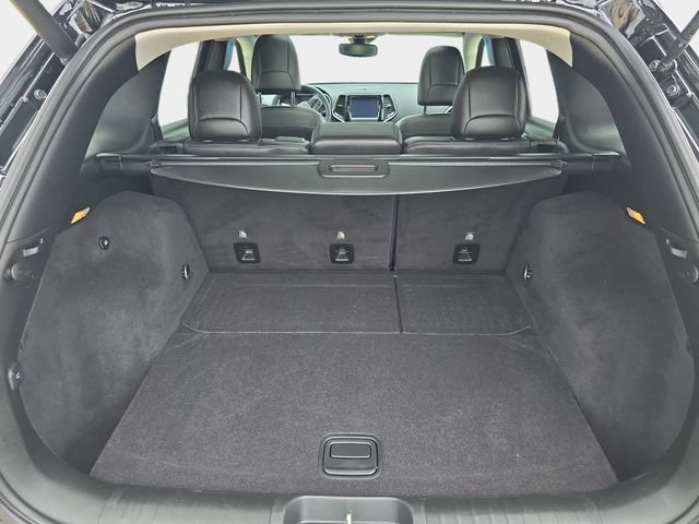 Used 2019 Jeep Cherokee Limited w/ Luxury Group AWD/4WD image 14