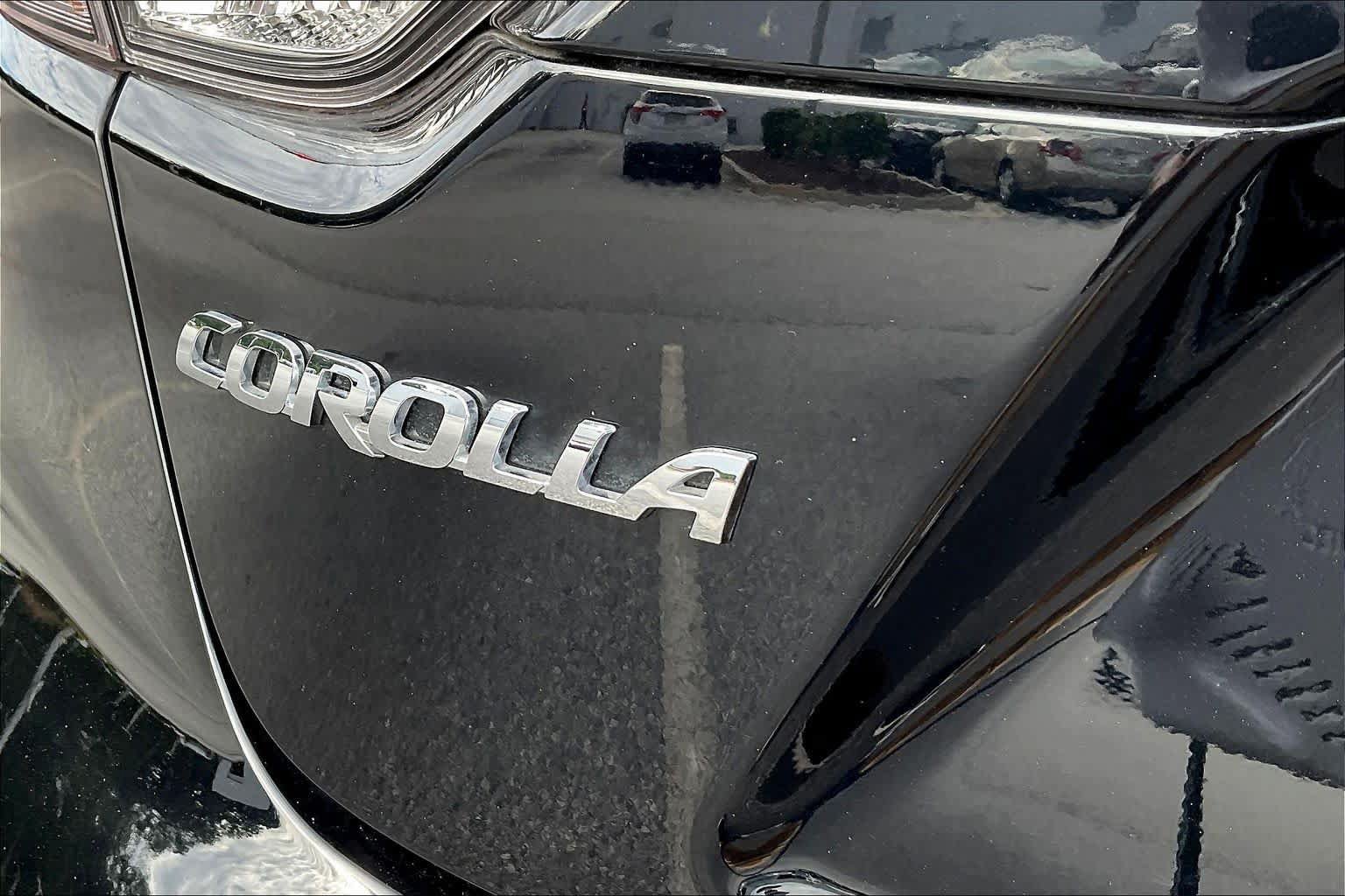 Used 2025 Toyota Corolla LE FWD image 10