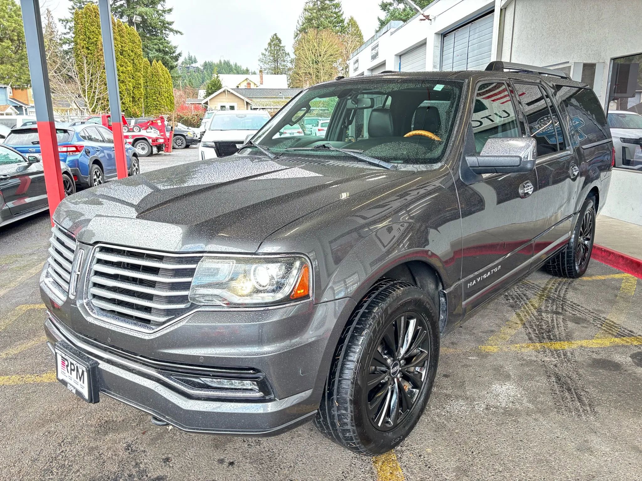 Used 2016 Lincoln Navigator L Select image 3