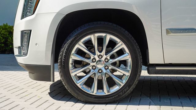 Used 2019 Cadillac Escalade ESV Premium Luxury RWD image 12