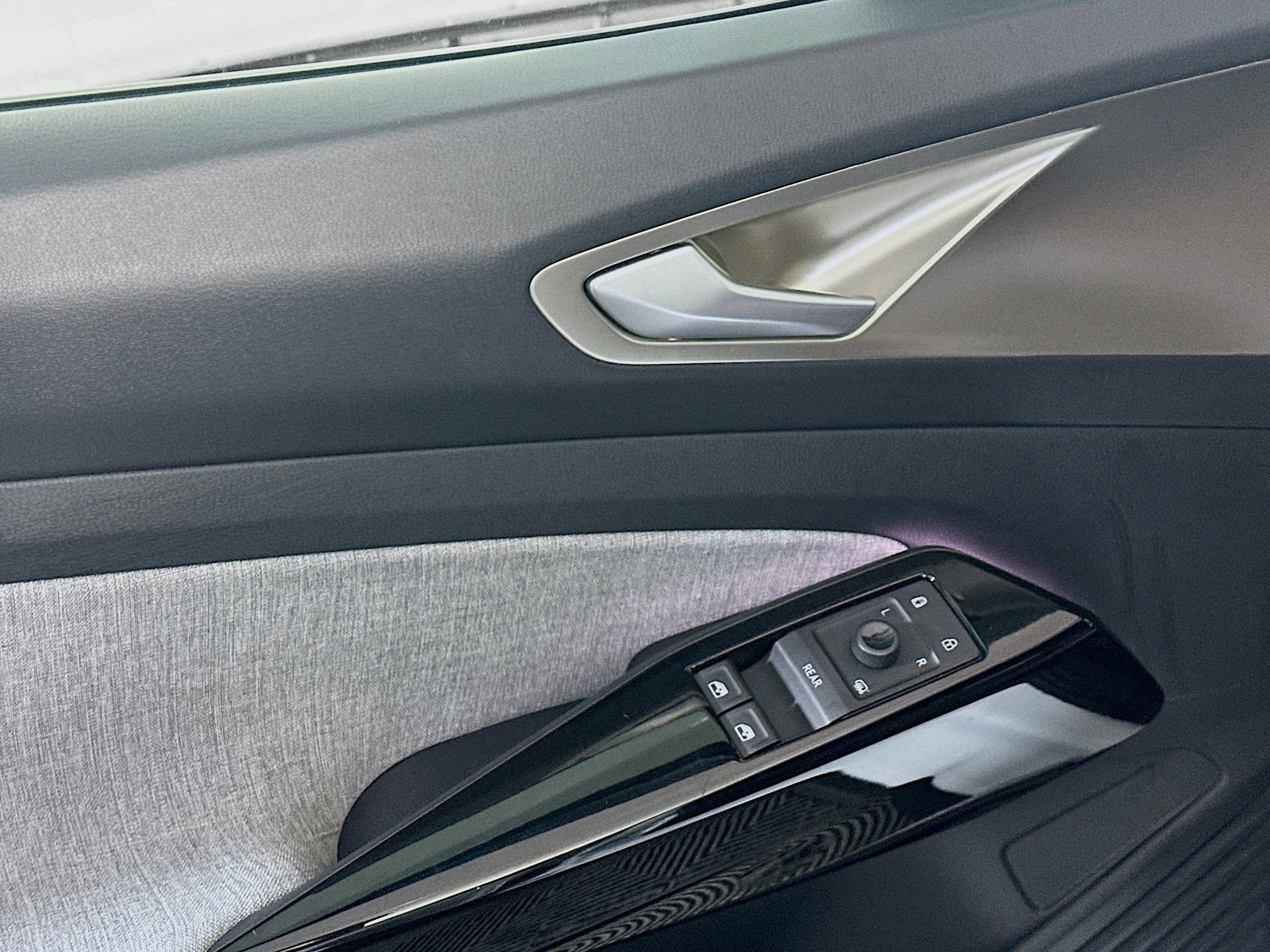 Used 2023 Volkswagen ID.4 Pro image 15