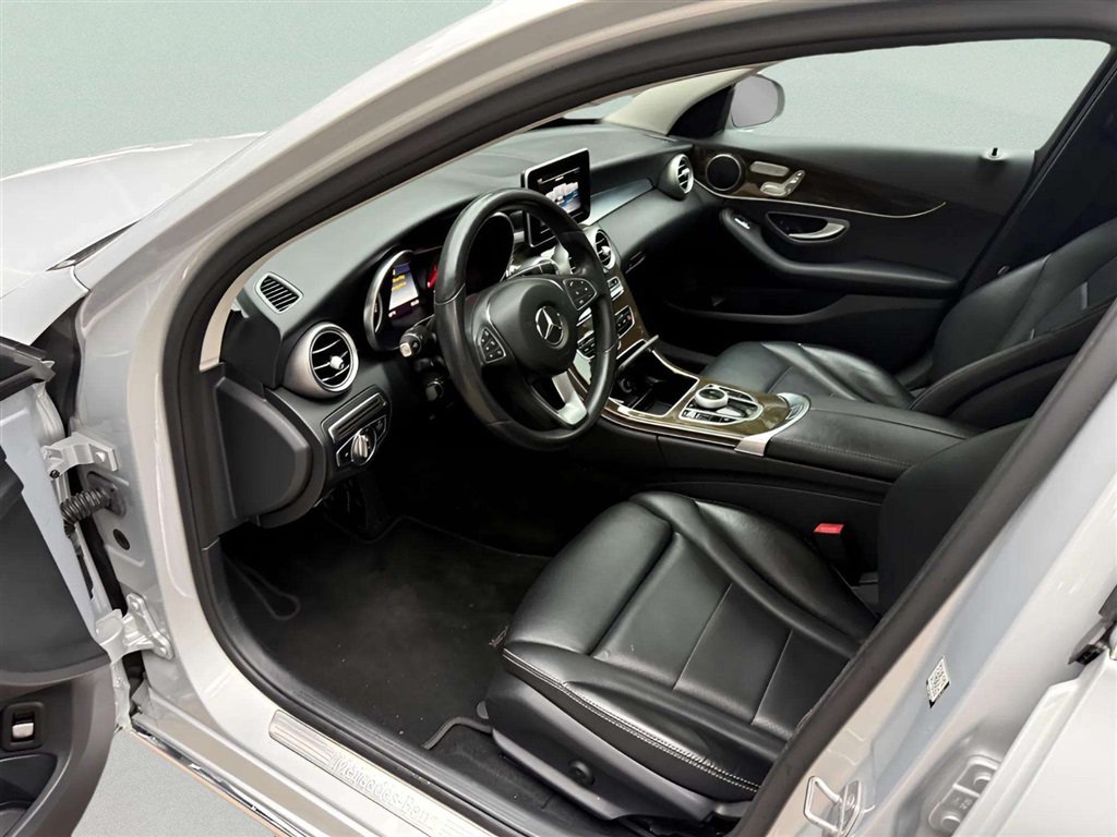 Used 2018 Mercedes-Benz C 300 4MATIC Sedan image 10