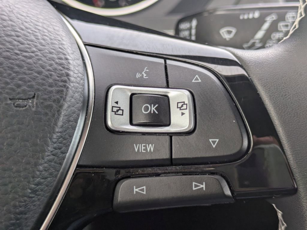 Certified 2021 Volkswagen Tiguan SE image 25
