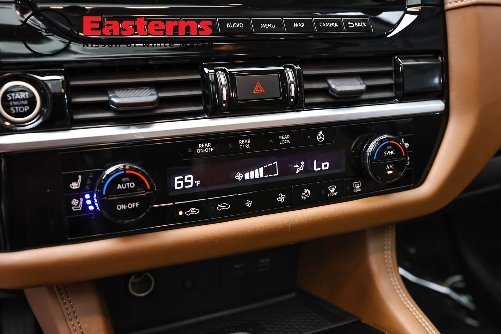 Used 2024 Nissan Pathfinder Platinum w/ Black Appearance Package AWD/4WD image 19