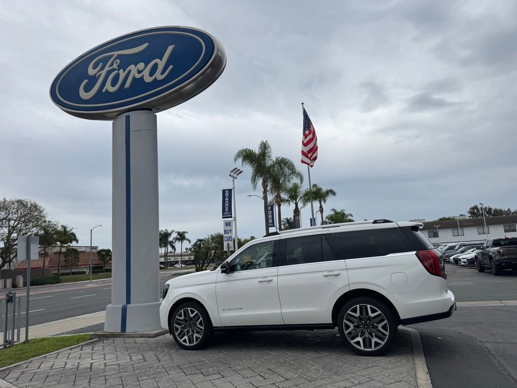 Used 2025 Ford Expedition Platinum w/ Platinum Ultimate Package AWD/4WD image 33