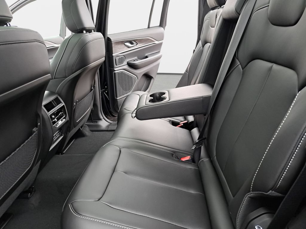 New 2026 Jeep Grand Cherokee Limited w/ Limited Altitude Package AWD/4WD image 15