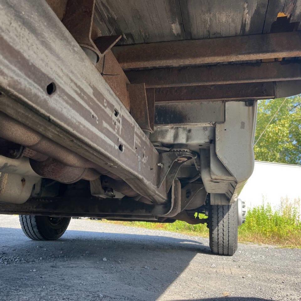 Used 2010 Chevrolet Express 3500 image 9