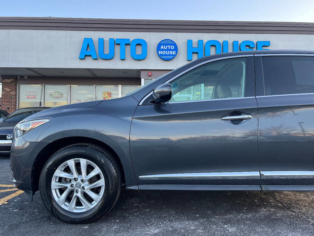 Used 2013 INFINITI JX35 AWD w/ Cargo Pkg image 39