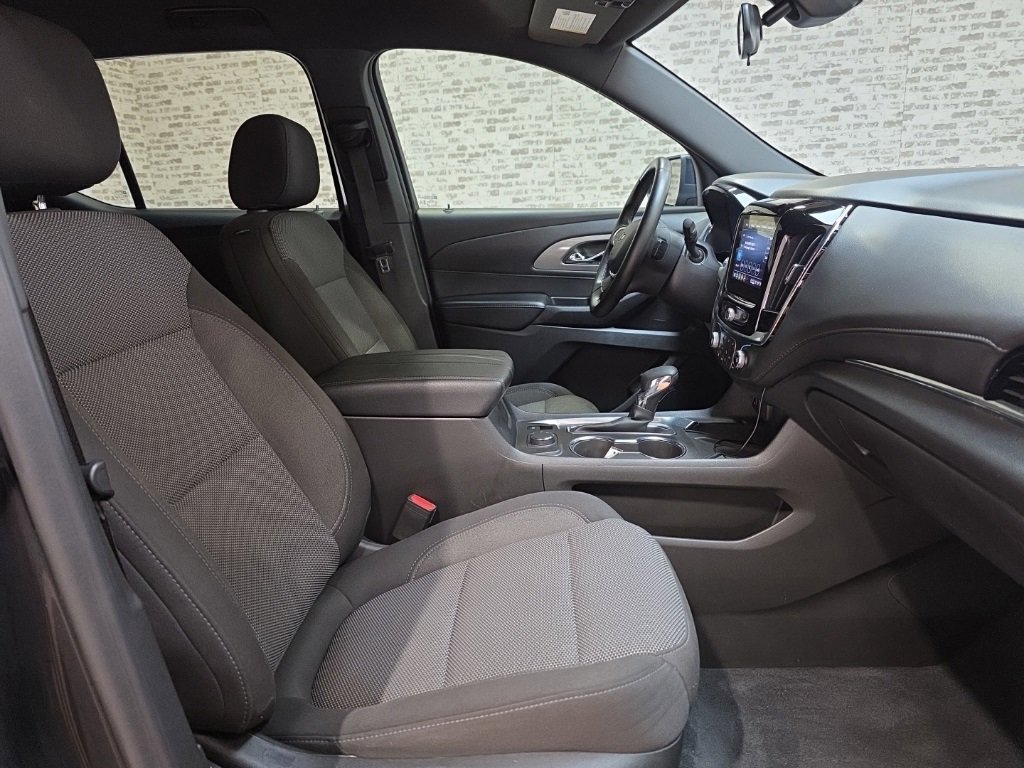 Used 2023 Chevrolet Traverse LT image 13