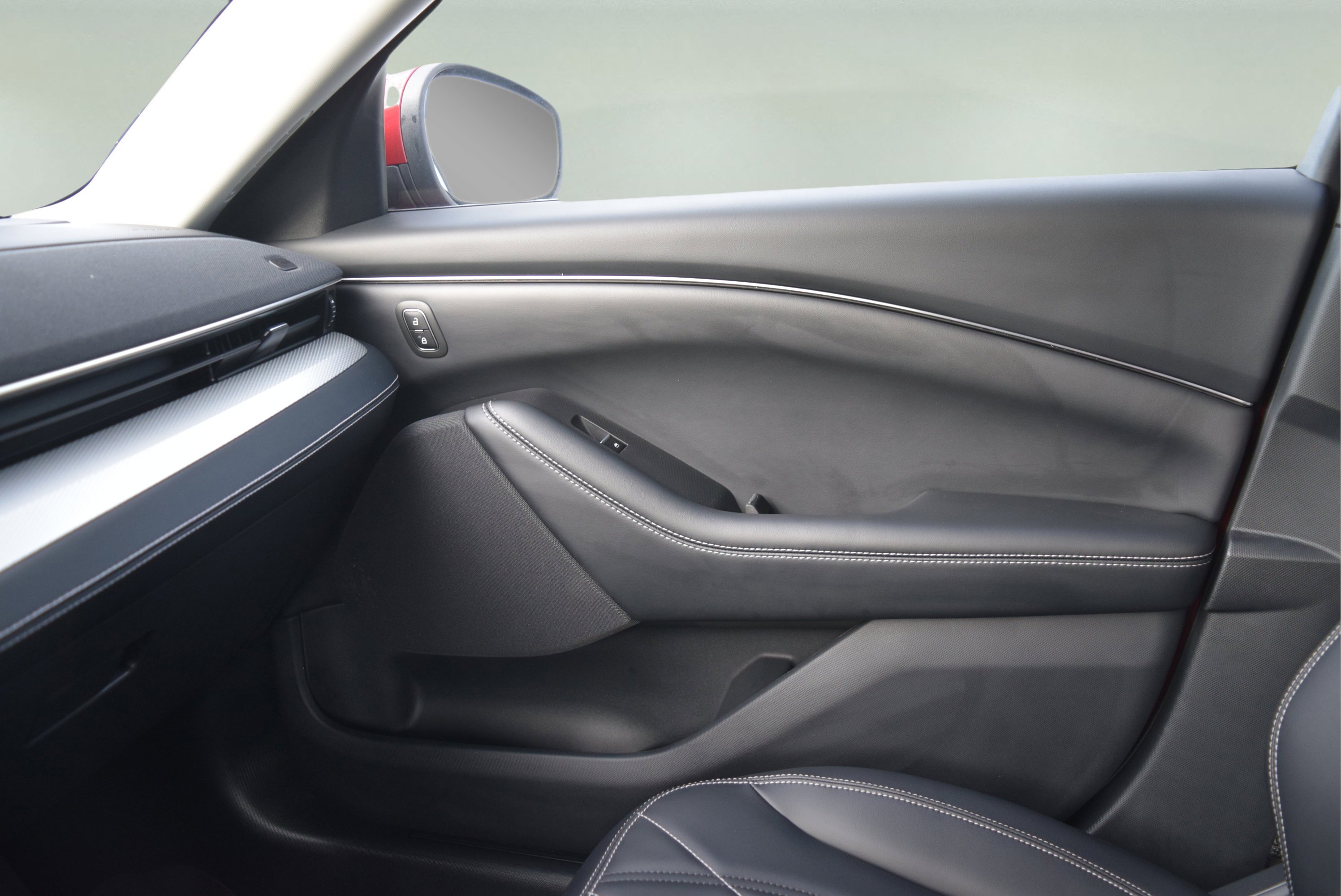 Certified 2021 Ford Mustang Mach-E Select w/ Comfort/Appearance Package image 13