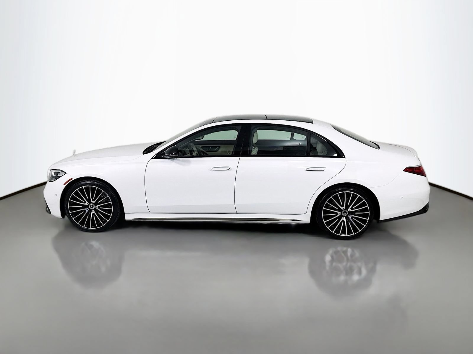 Used 2024 Mercedes-Benz S 500 4MATIC image 4