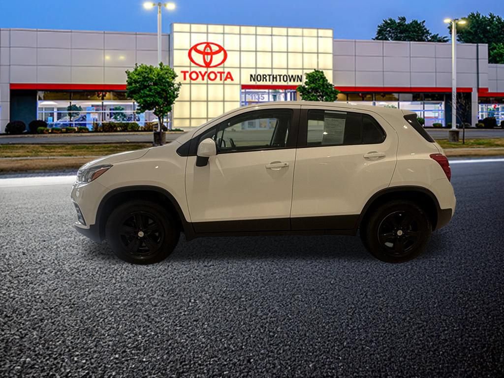Used 2020 Chevrolet Trax LS AWD/4WD image 2