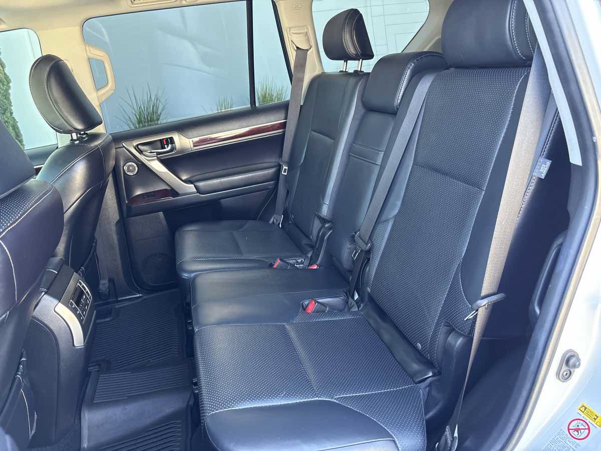 Used 2015 Lexus GX 460 Luxury w/ Preferred Accessory Package AWD/4WD image 10