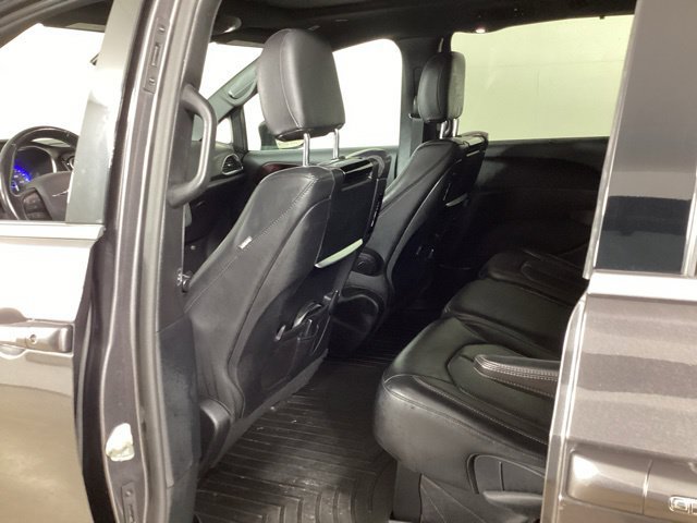 Used 2019 Chrysler Pacifica Touring-L FWD image 27