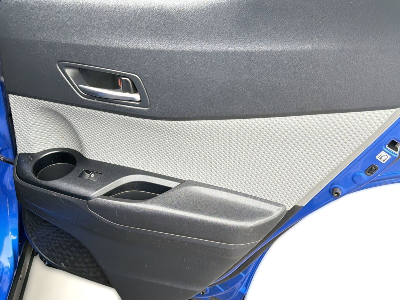 Used 2019 Toyota C-HR XLE FWD image 21