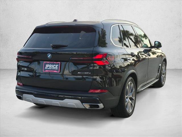 Used 2025 BMW X5 xDrive50e AWD/4WD image 5
