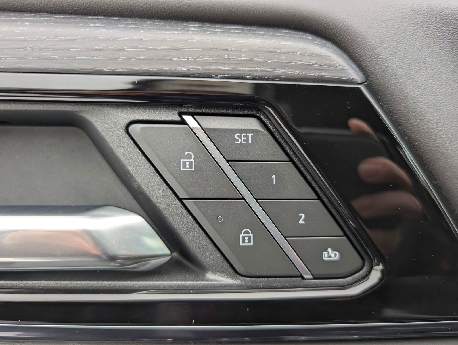 Certified 2025 GMC Yukon AT4 Ultimate w/ LPO, Floor Liner Package image 9