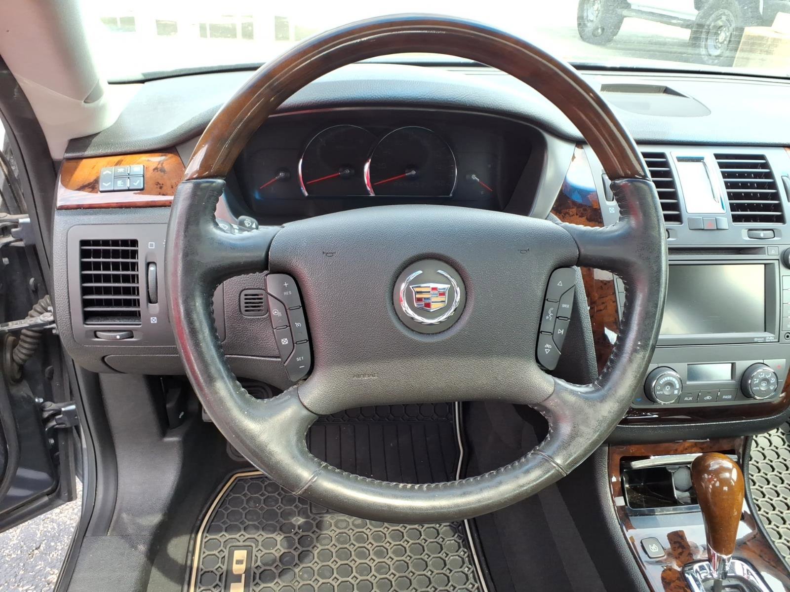 Used 2010 Cadillac DTS Premium image 8