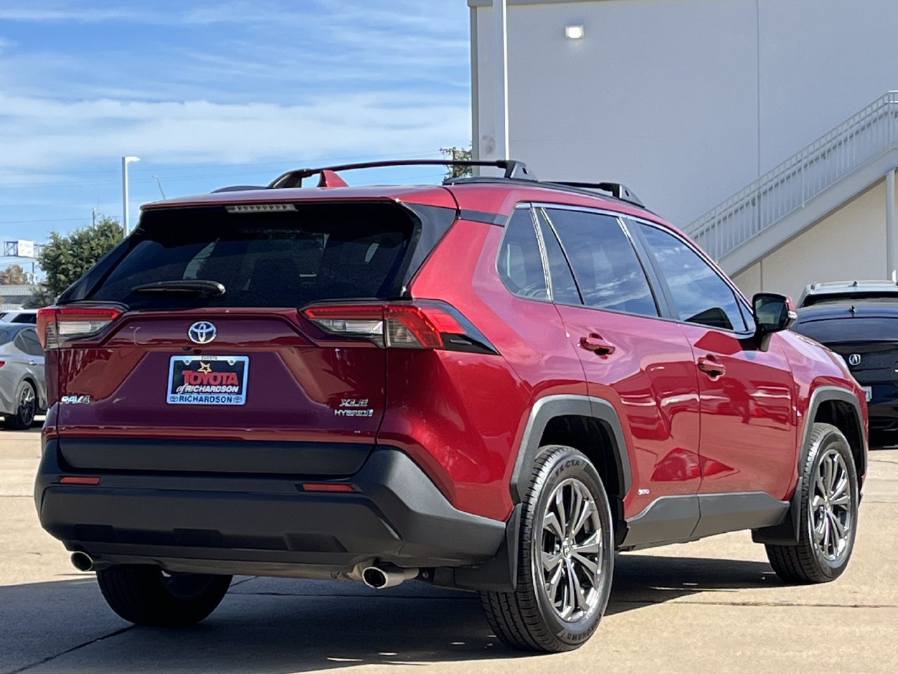 Used 2023 Toyota RAV4 XLE Premium AWD/4WD image 4