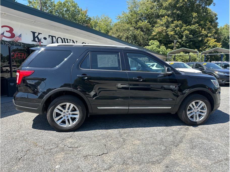 Used 2018 Ford Explorer XLT w/ Equipment Group 202A image 5