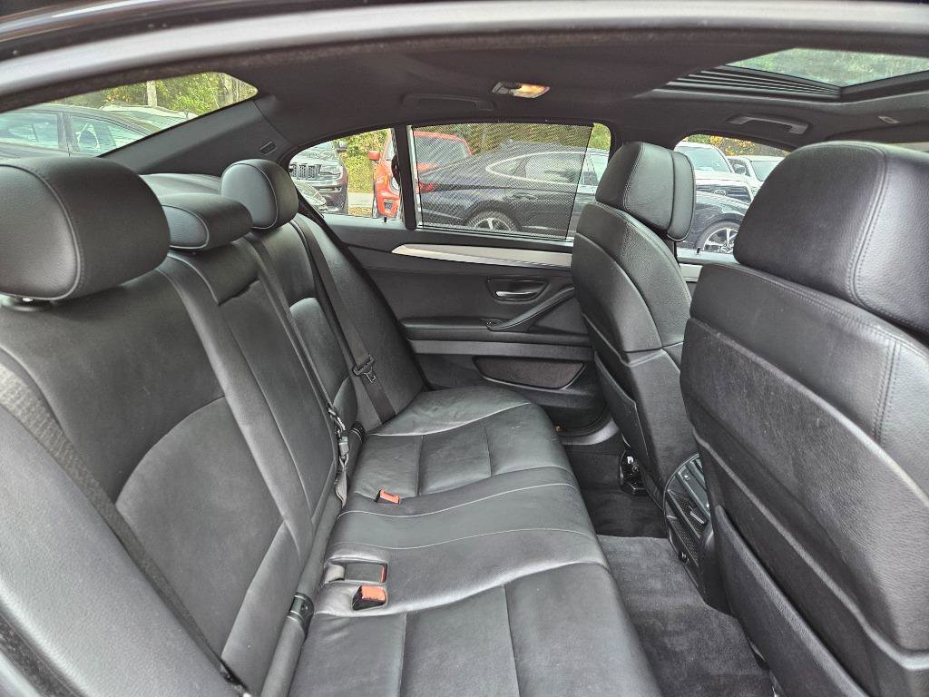 Used 2013 BMW 550i xDrive Sedan AWD/4WD image 32