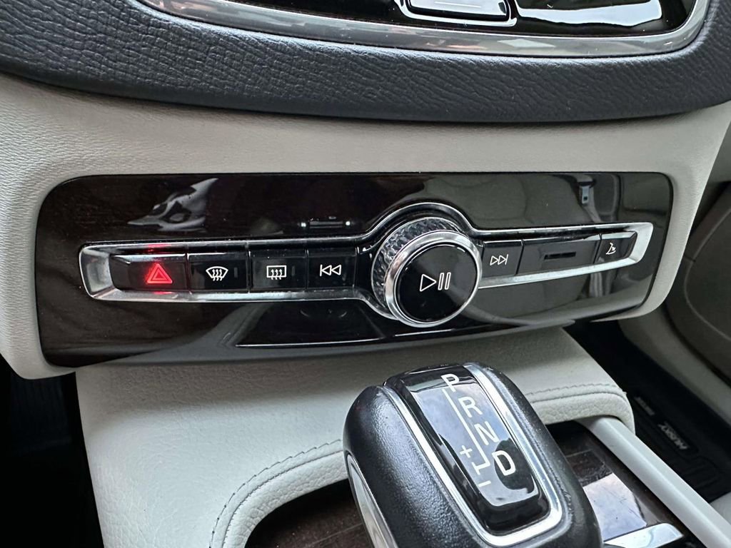 Used 2019 Volvo XC90 T6 Momentum w/ Advanced Package image 31