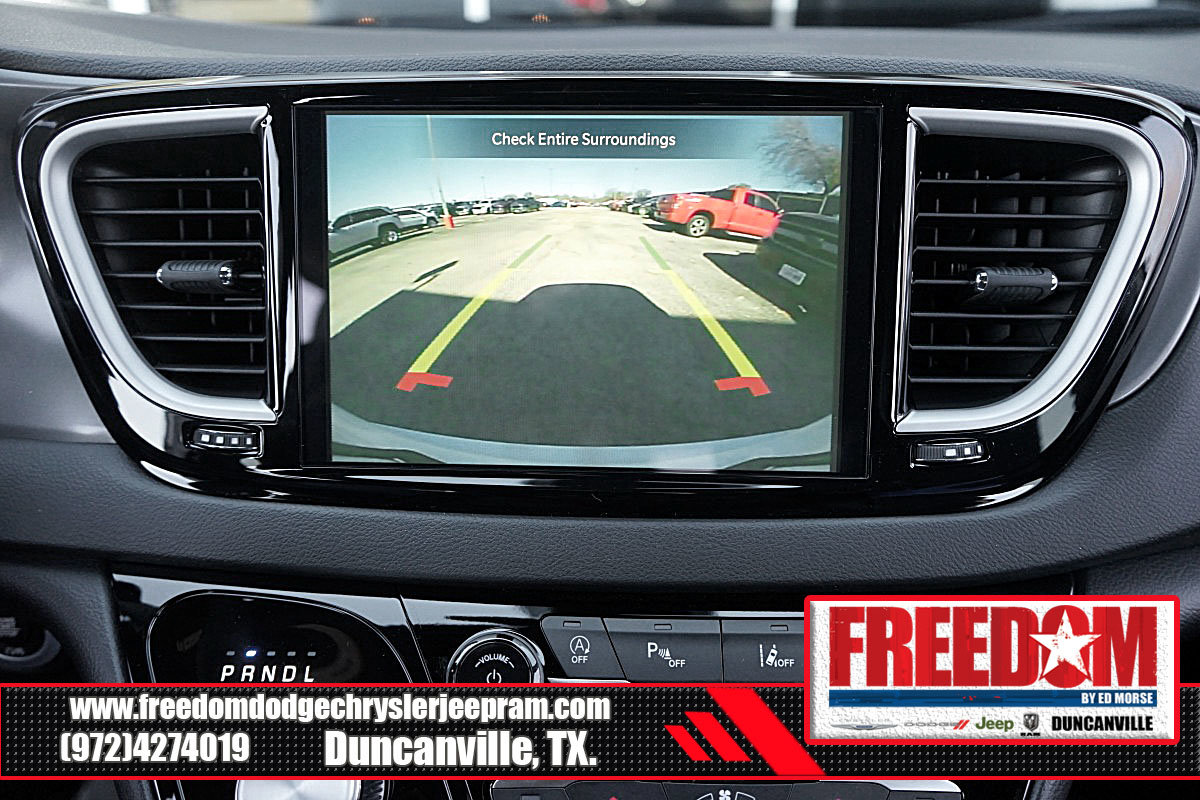 New 2025 Chrysler Voyager LX FWD image 21