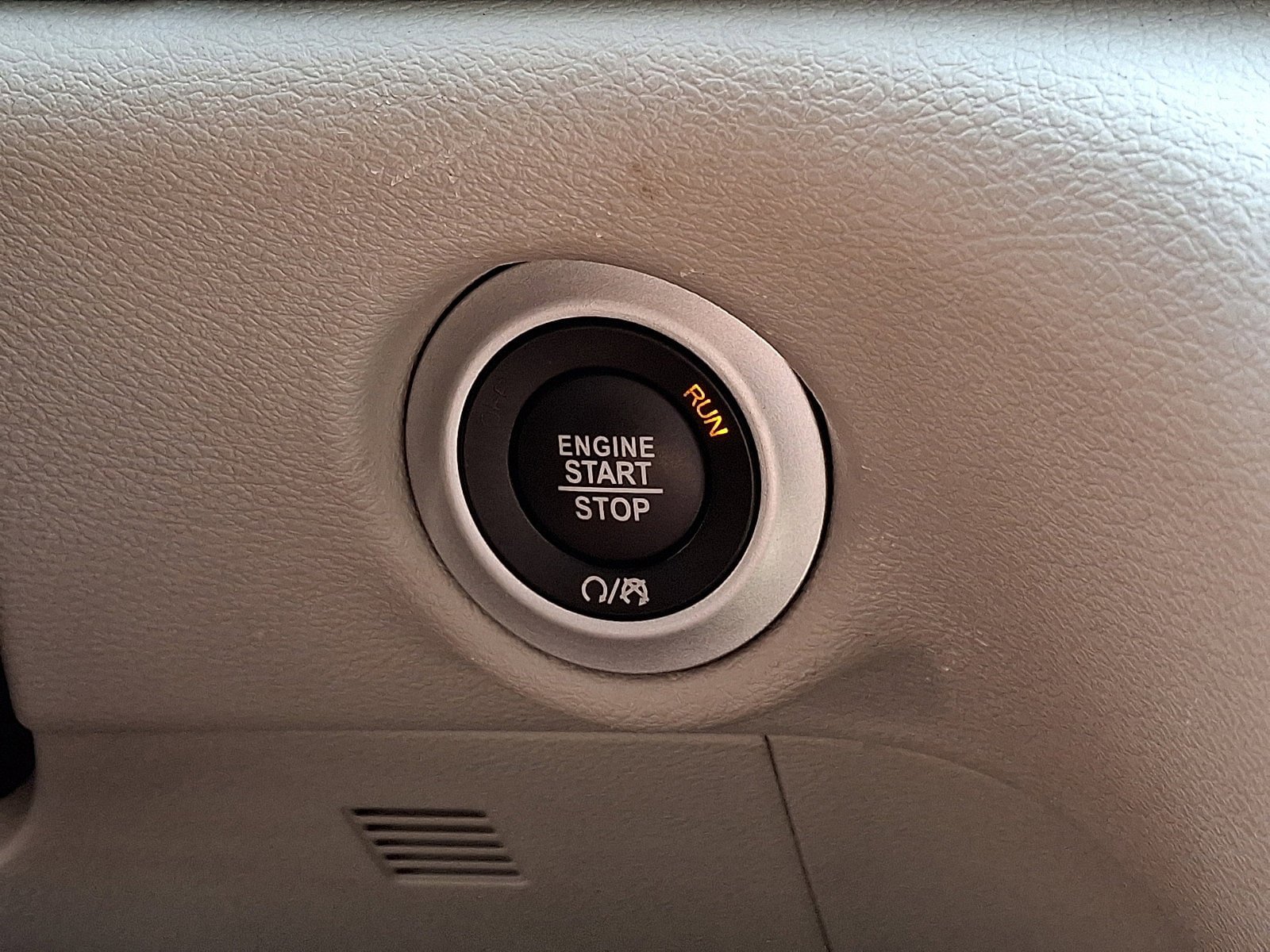 Used 2022 Chrysler Voyager LX FWD image 23
