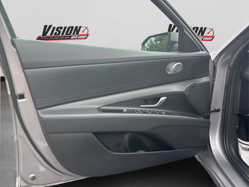 New 2025 Hyundai Elantra SE image 16