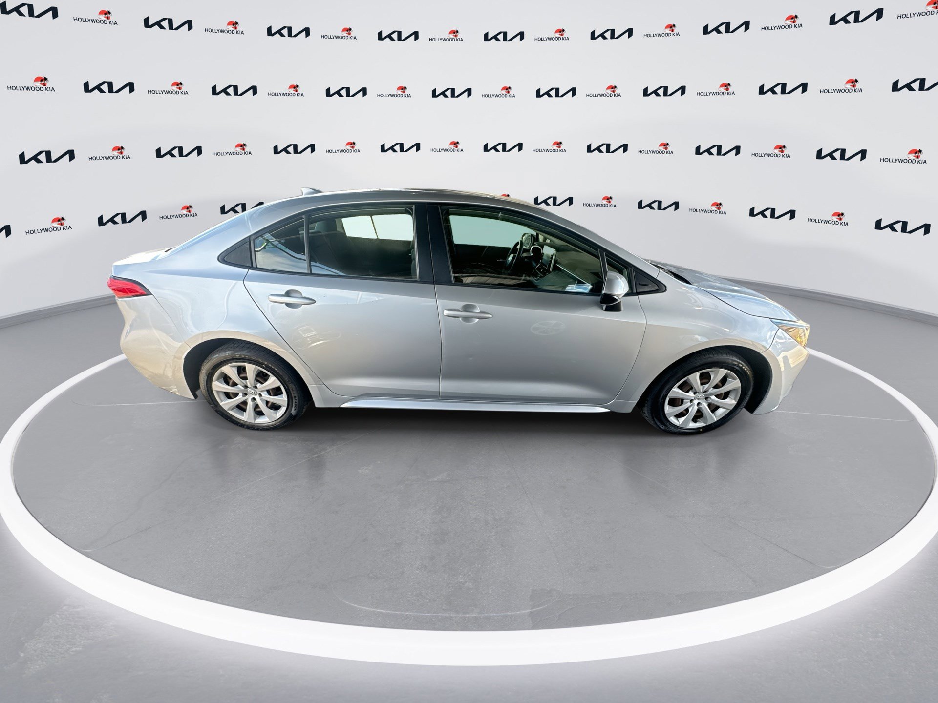 Used 2020 Toyota Corolla LE image 9
