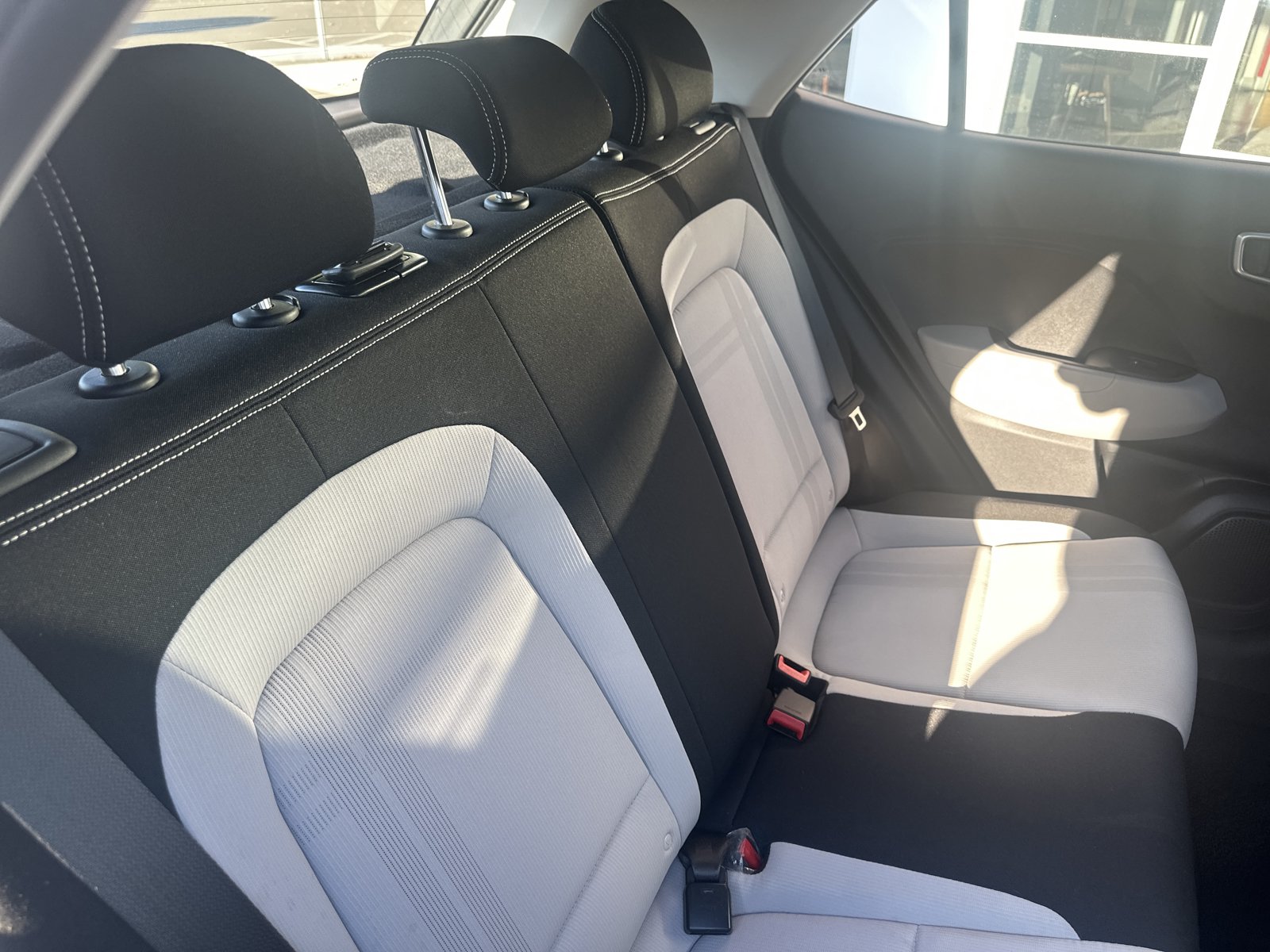 Used 2025 Hyundai Venue SEL FWD image 28
