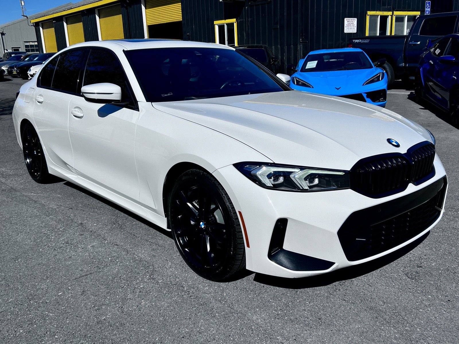 Used 2023 BMW 330i Sedan w/ M Sport Package RWD image 4