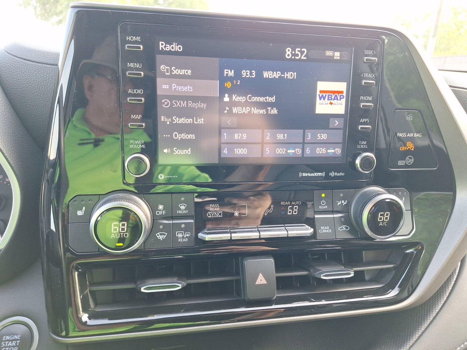 Used 2020 Toyota Highlander XLE FWD image 27