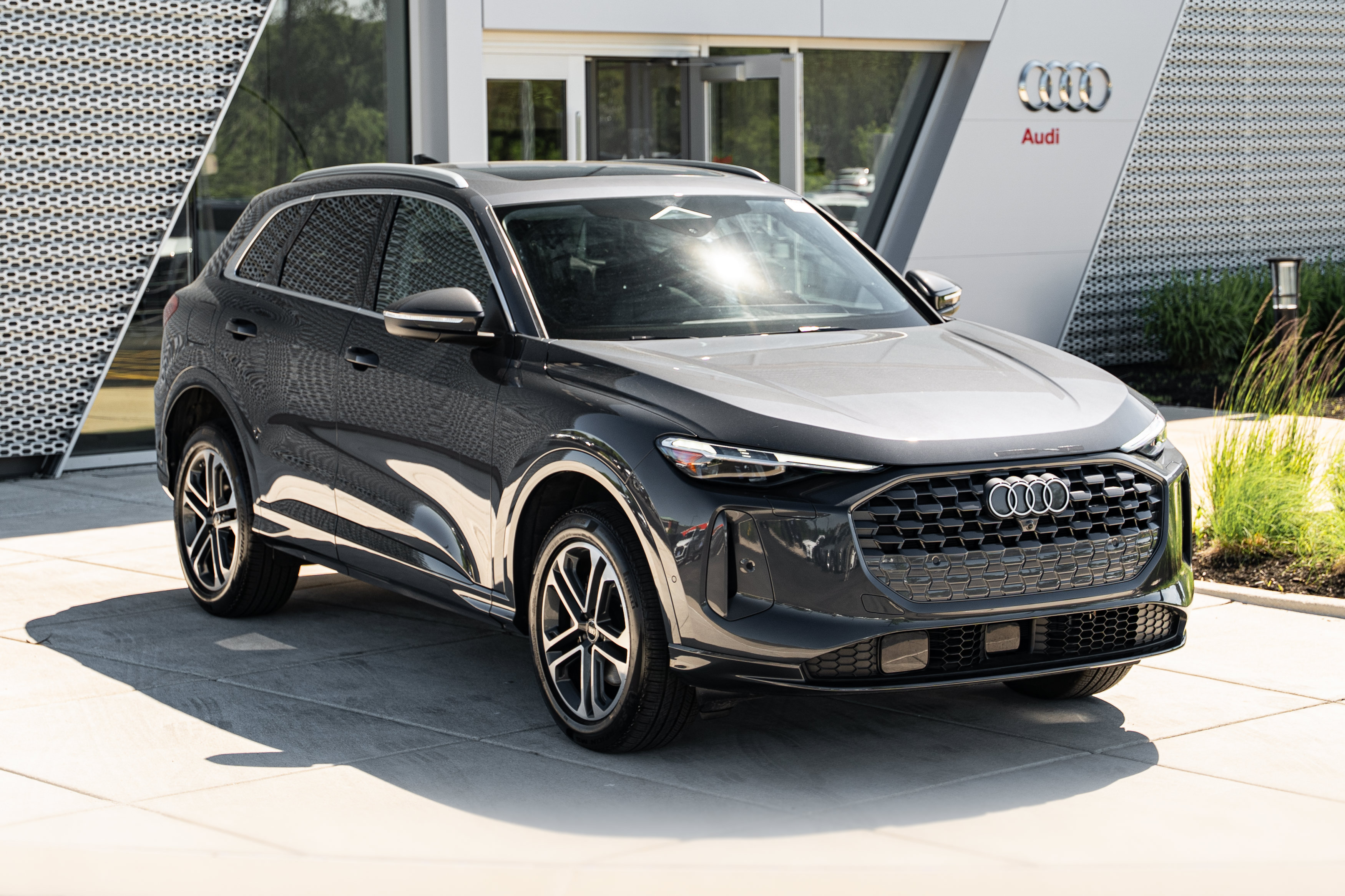 Certified 2025 Audi Q5 Premium w/ Premium Plus AWD/4WD image 2