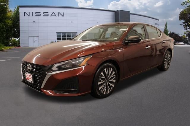 Used 2024 Nissan Altima 2.5 SV image 5