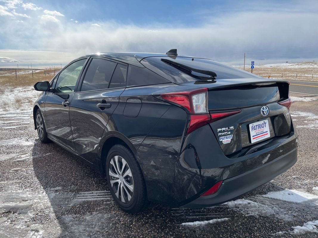 Used 2022 Toyota Prius LE image 3