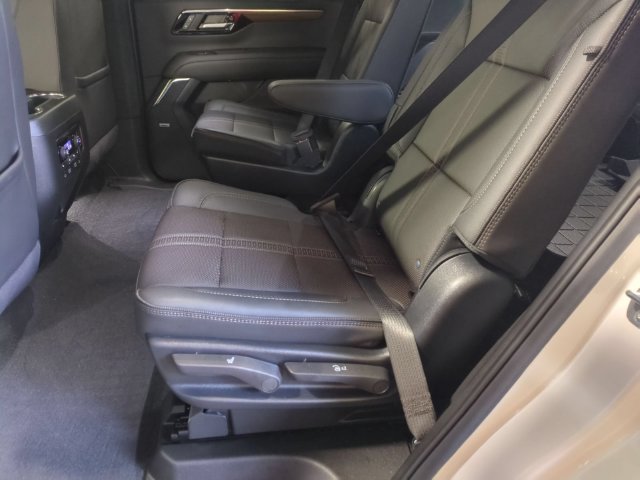 Used 2025 Chevrolet Tahoe High Country AWD/4WD image 27