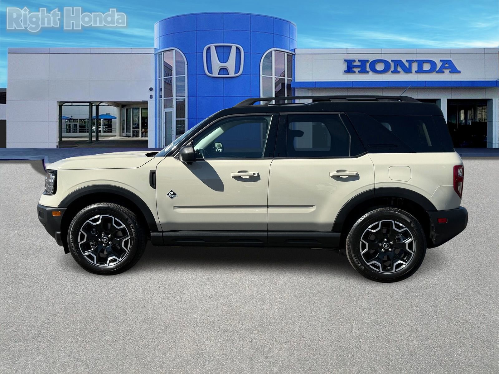 Used 2025 Ford Bronco Sport Outer Banks w/ Outer Banks Tech Package+ image 3