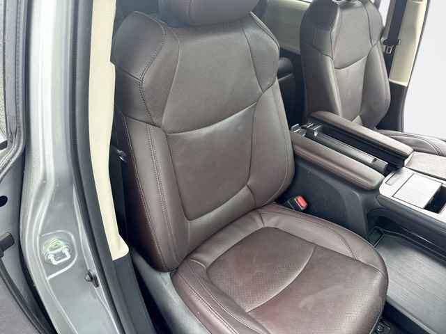 Used 2021 Toyota Sienna Platinum FWD image 27